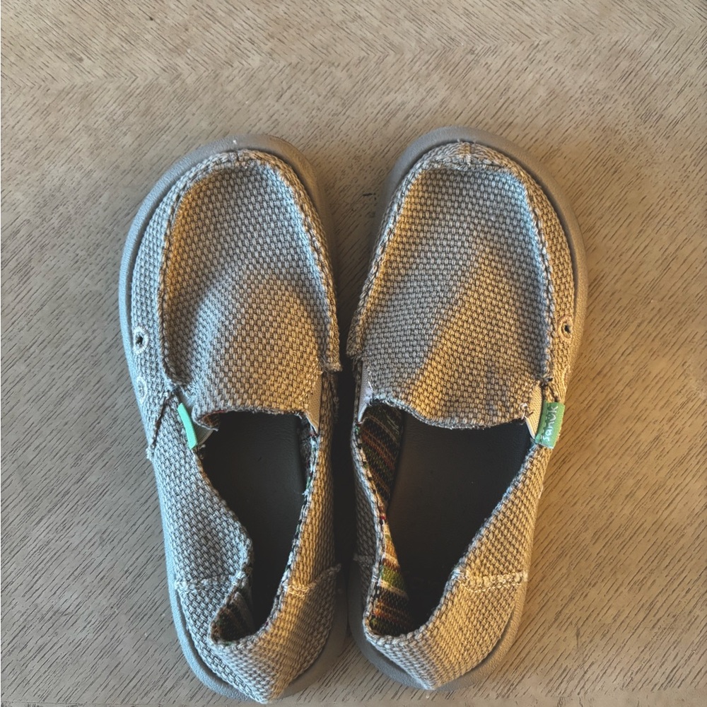 Kids Beige/Grayish SANUK Slip-On Shoes U.S Size boy 2